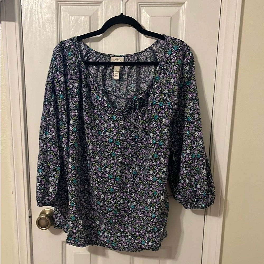 St. John's Bay Black and White Floral Puff Sleeve Blouse